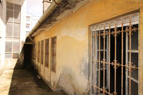 Casa de habitação e comércio em São João da Madeira