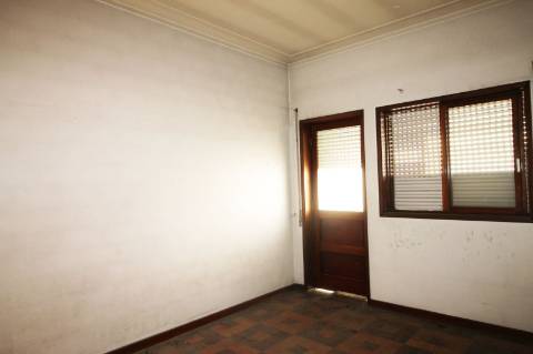 Casa de habitação e comércio em São João da Madeira