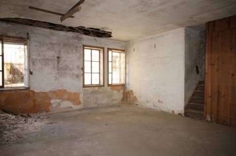 Casa de habitação e comércio em São João da Madeira