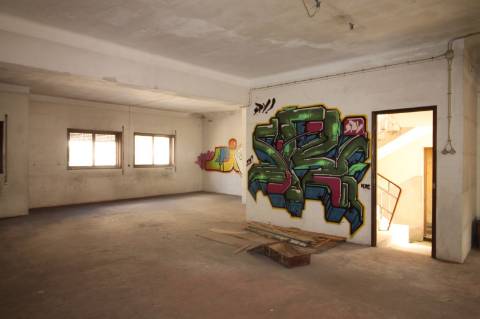 Casa de habitação e comércio em São João da Madeira