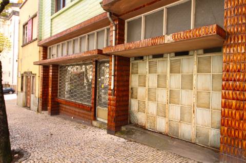 Casa de habitação e comércio em São João da Madeira