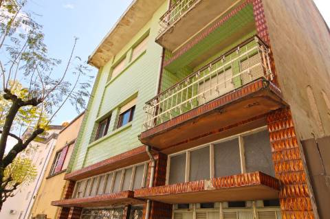 Casa de habitação e comércio em São João da Madeira