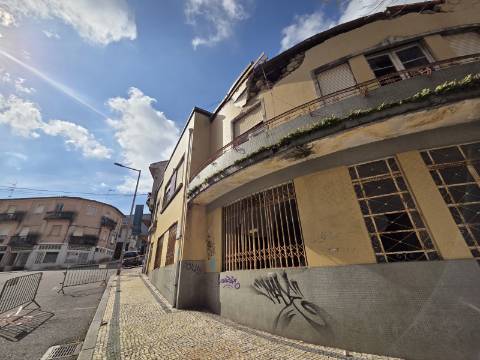 Casa de habitação e comércio em São João da Madeira