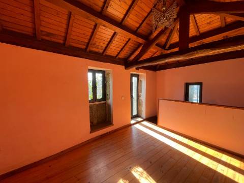 Duas Moradias em Alvarenga