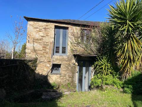 Duas Moradias em Alvarenga