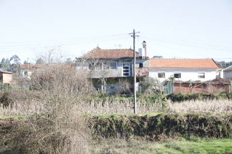 Moradia T3 em Junqueira, Vale de Cambra - Para Recuperar