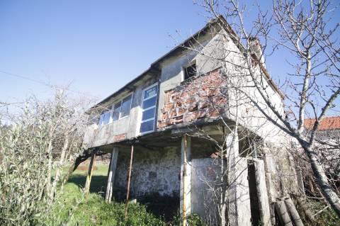 Moradia T3 em Junqueira, Vale de Cambra - Para Recuperar