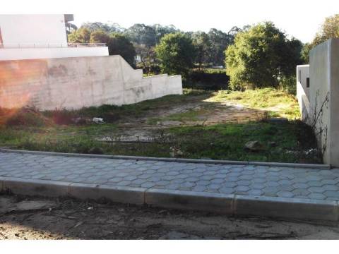 Terreno urbano com projecto aprovado para moradia