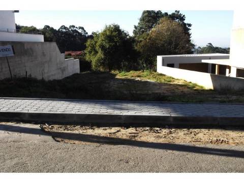 Terreno urbano com projecto aprovado para moradia