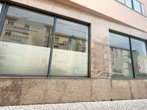 Loja em São João da Madeira - Imóvel de Banco