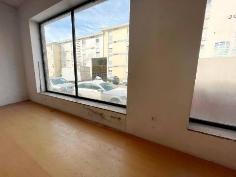 Loja em São João da Madeira - Imóvel de Banco