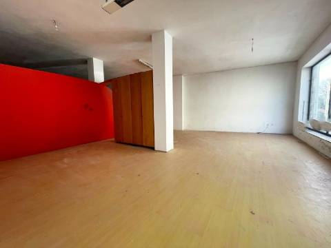 Loja em São João da Madeira - Imóvel de Banco