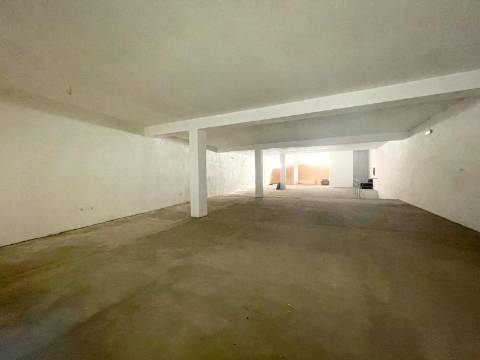 Loja em São João da Madeira - Imóvel de Banco