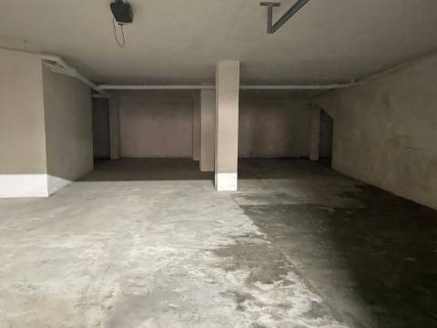 Loja em São João da Madeira - Imóvel de Banco