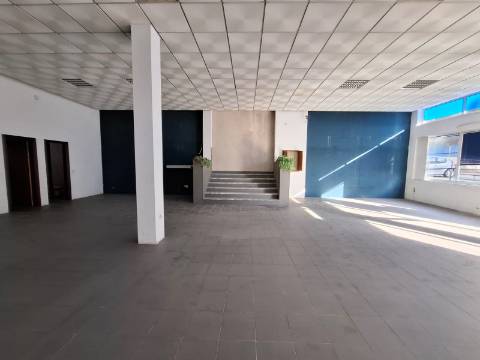 Loja com 154 m2 em Santa Maria de Lamas, Santa Maria da Feira