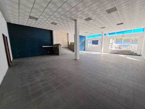 Loja com 154 m2 em Santa Maria de Lamas, Santa Maria da Feira