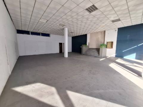 Loja com 154 m2 em Santa Maria de Lamas, Santa Maria da Feira