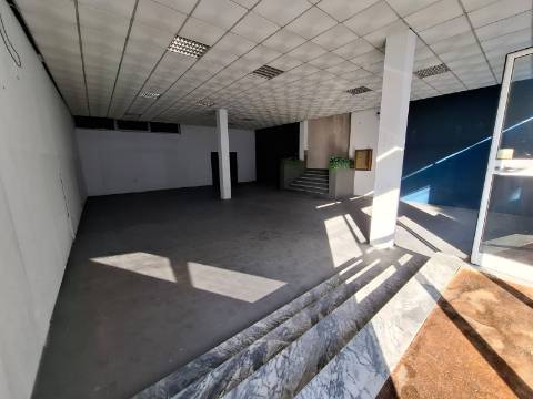 Loja com 154 m2 em Santa Maria de Lamas, Santa Maria da Feira