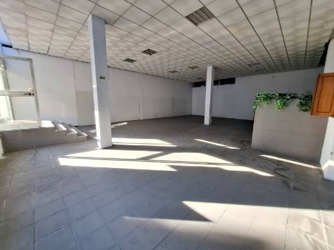 Loja com 154 m2 em Santa Maria de Lamas, Santa Maria da Feira