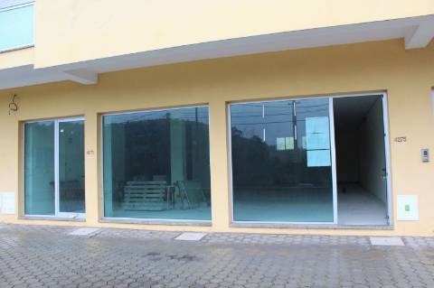 Loja comercial com 190 m2, em Canedo.
Imóvel de Banco!