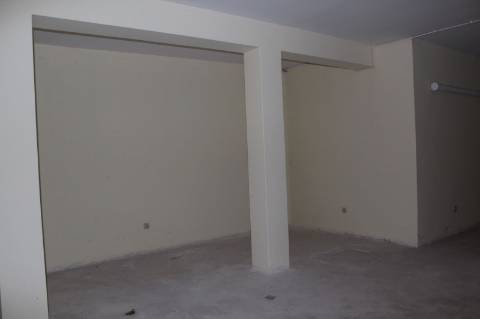 Loja comercial com 190 m2, em Canedo.
Imóvel de Banco!