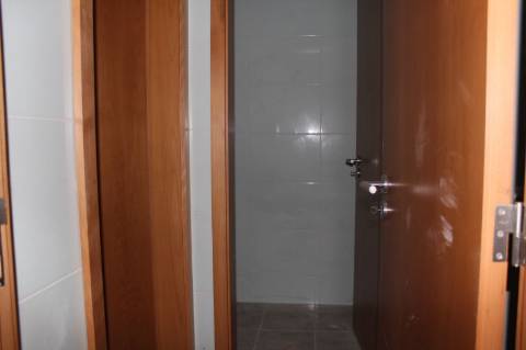 Loja comercial com 190 m2, em Canedo.
Imóvel de Banco!