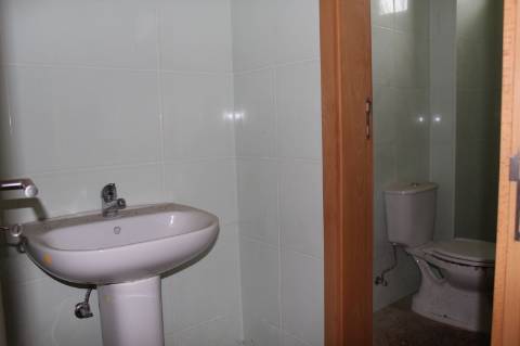 Loja comercial com 190 m2, em Canedo.
Imóvel de Banco!