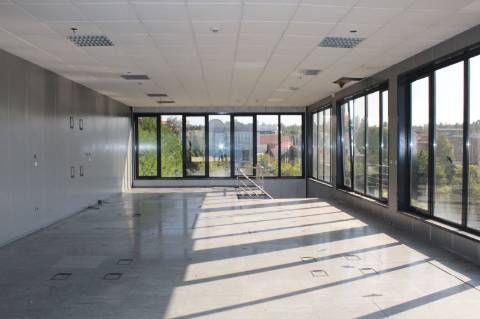 Edifício de Escritórios / Atividade industrial / Armazém em Cortegaça