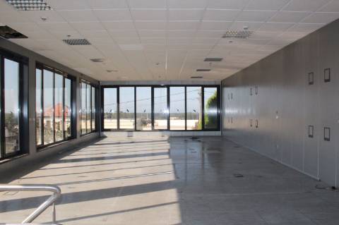 Edifício de Escritórios / Atividade industrial / Armazém em Cortegaça