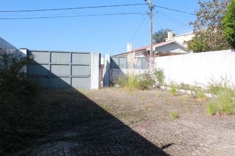 Edifício de Escritórios / Atividade industrial / Armazém em Cortegaça