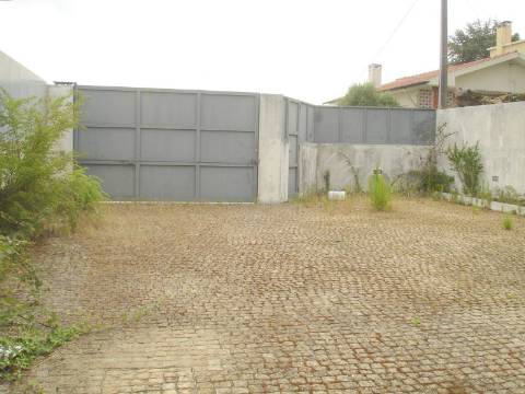 Edifício de Escritórios / Atividade industrial / Armazém em Cortegaça