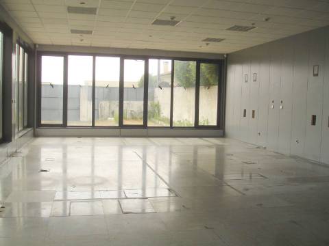 Edifício de Escritórios / Atividade industrial / Armazém em Cortegaça