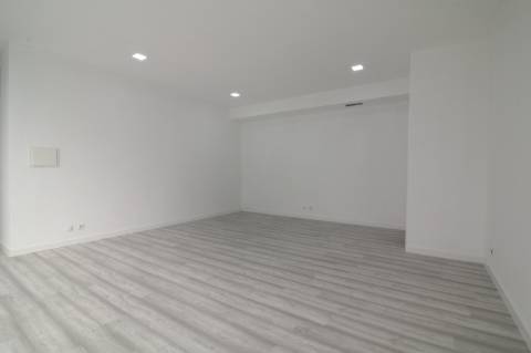 Loja/Escritório em São João da Madeira - Arrendamento