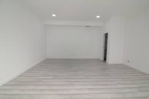 Loja/Escritório em São João da Madeira - Arrendamento