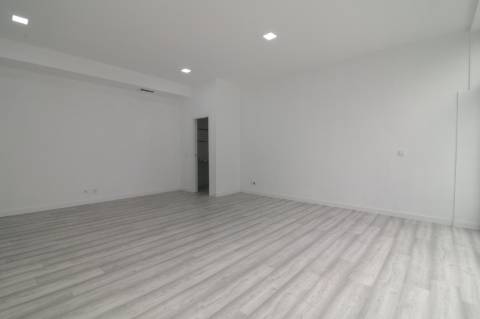 Loja/Escritório em São João da Madeira - Arrendamento