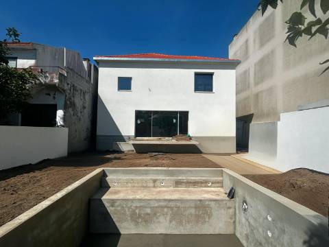 Moradia T3 em São João da Madeira - Renovada