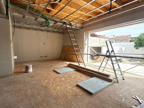 Moradia T3 em São João da Madeira - Renovada