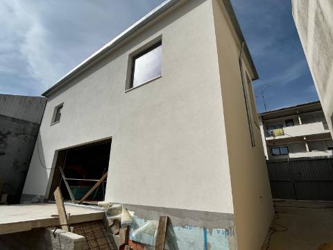 Moradia T3 em São João da Madeira - Renovada