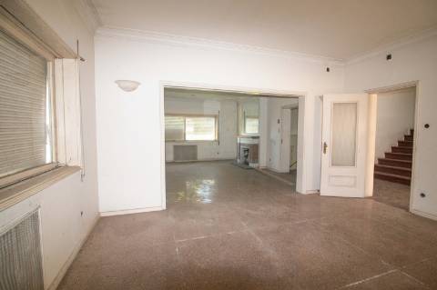 Quinta com 2 casas e 5 lotes de terreno em São João da Madeira