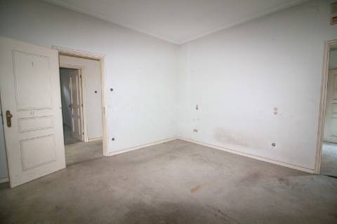 Quinta com 2 casas e 5 lotes de terreno em São João da Madeira