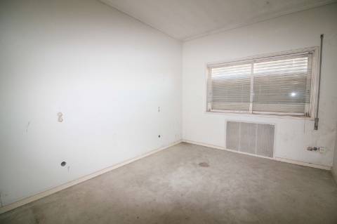 Quinta com 2 casas e 5 lotes de terreno em São João da Madeira