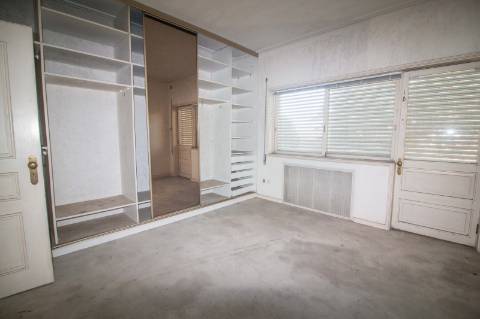 Quinta com 2 casas e 5 lotes de terreno em São João da Madeira