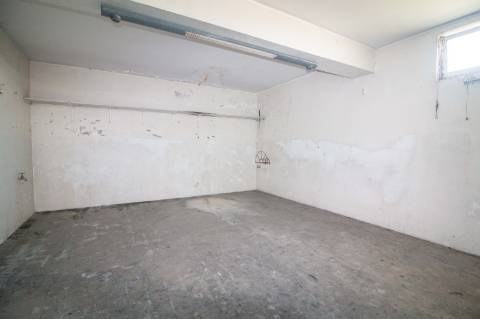 Quinta com 2 casas e 5 lotes de terreno em São João da Madeira