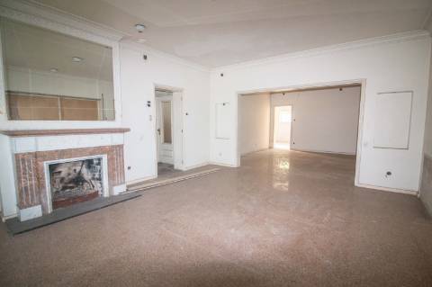 Quinta com 2 casas e 5 lotes de terreno em São João da Madeira