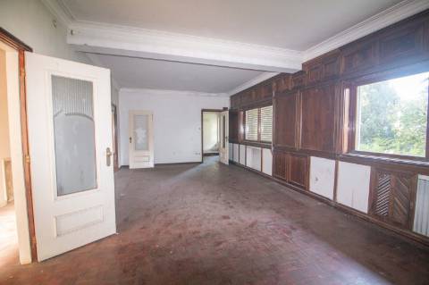 Quinta com 2 casas e 5 lotes de terreno em São João da Madeira