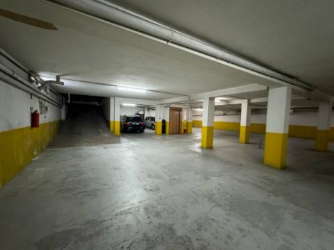 Lugares de garagem no centro de São João da Madeira