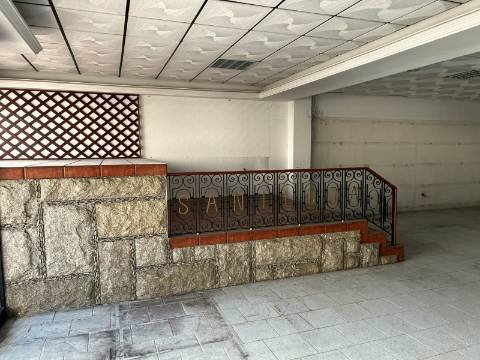 Loja em São João da Madeira - Arrendamento