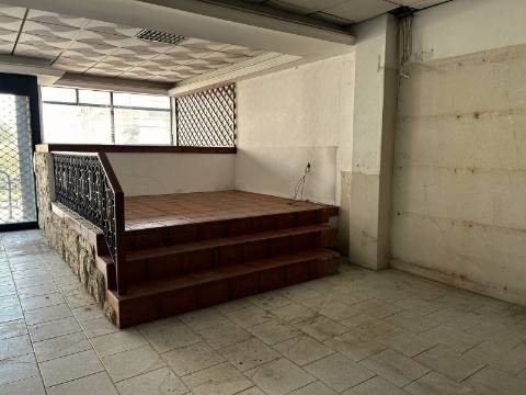 Loja em São João da Madeira - Arrendamento