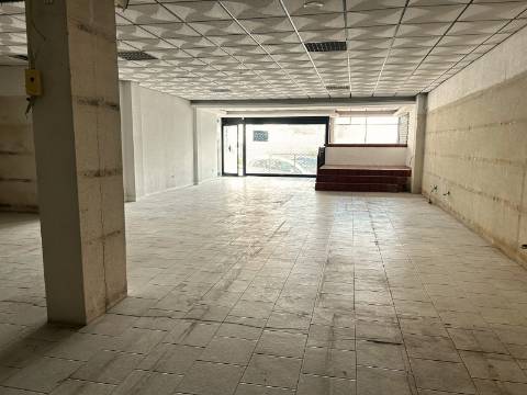 Loja em São João da Madeira - Arrendamento