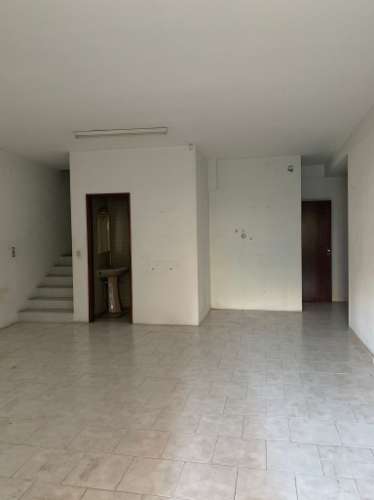 Loja em São João da Madeira - Arrendamento